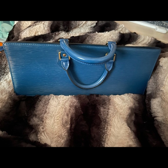 Louis Vuitton Handbags - Authentic louis vuitton epi triangle